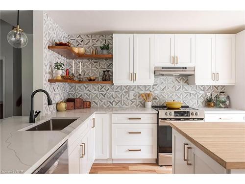 300 Mathews Road S, Ridgeway, ON - Indoor Photo Showing Kitchen With Upgraded Kitchen