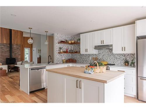 300 Mathews Road S, Ridgeway, ON - Indoor Photo Showing Kitchen With Upgraded Kitchen
