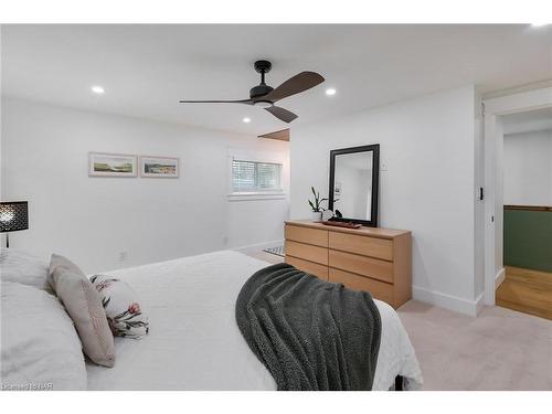 755 Pleasant Beach Road, Sherkston, ON - Indoor Photo Showing Bedroom