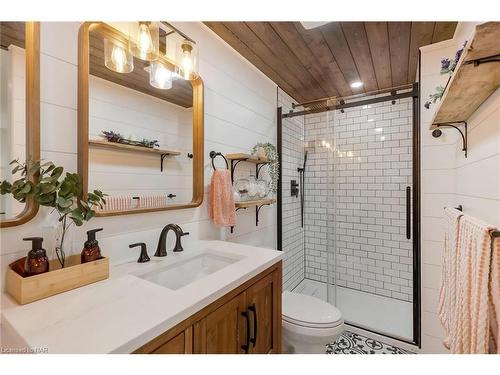 755 Pleasant Beach Road, Sherkston, ON - Indoor Photo Showing Bathroom