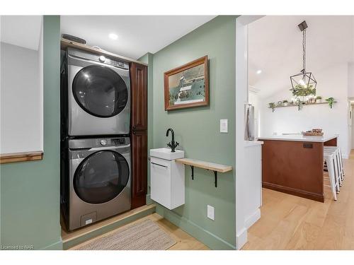 755 Pleasant Beach Road, Sherkston, ON - Indoor Photo Showing Laundry Room