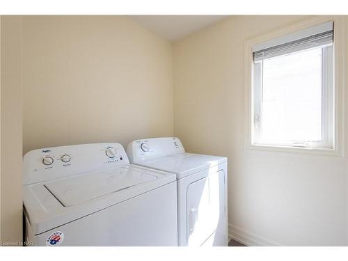 4387 Eclipse Way, Niagara Falls, ON - Indoor Photo Showing Laundry Room