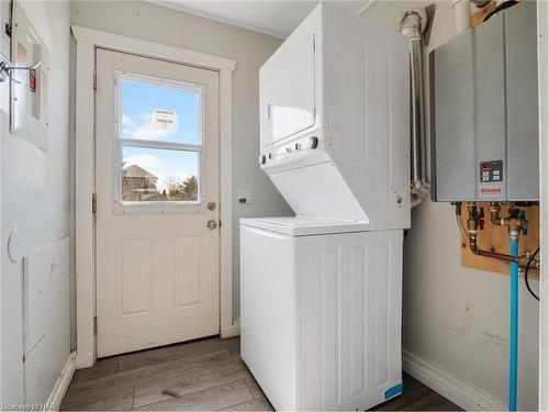 37 Catherine Street, Fort Erie, ON - Indoor Photo Showing Laundry Room