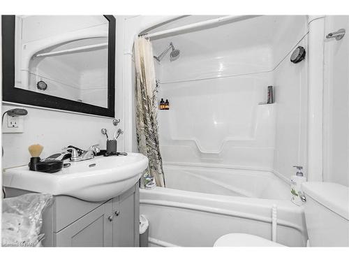 37 Catherine Street, Fort Erie, ON - Indoor Photo Showing Bathroom