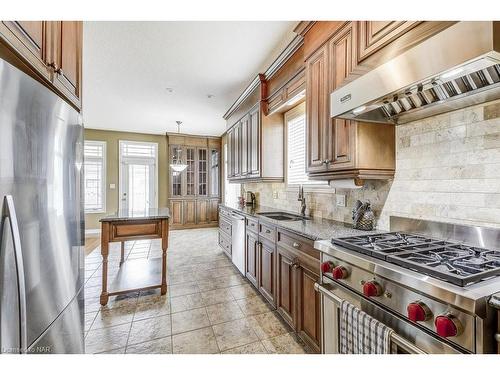 756 Quaker Road, Pelham, ON - Indoor Photo Showing Kitchen With Upgraded Kitchen