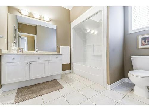 756 Quaker Road, Pelham, ON - Indoor Photo Showing Bathroom