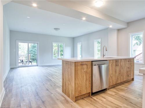 4-13 Valley Road, St. Catharines, ON - Indoor Photo Showing Kitchen