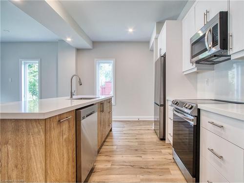 4-13 Valley Road, St. Catharines, ON - Indoor Photo Showing Kitchen With Stainless Steel Kitchen With Upgraded Kitchen