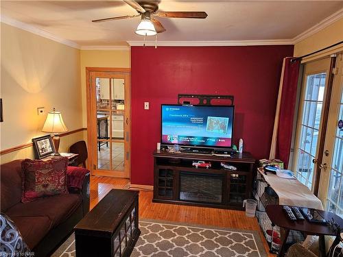 4409 Ontario Street, Beamsville, ON - Indoor Photo Showing Bedroom