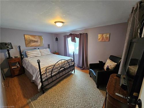 4409 Ontario Street, Beamsville, ON - Indoor Photo Showing Bedroom
