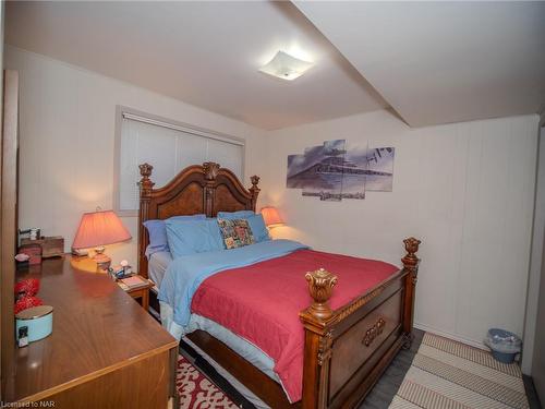 4430 Dovewood Drive, Niagara Falls, ON - Indoor Photo Showing Bedroom