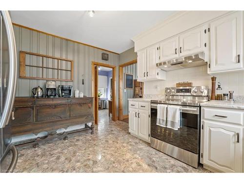 214 Bertie Street, Fort Erie, ON - Indoor Photo Showing Kitchen With Upgraded Kitchen