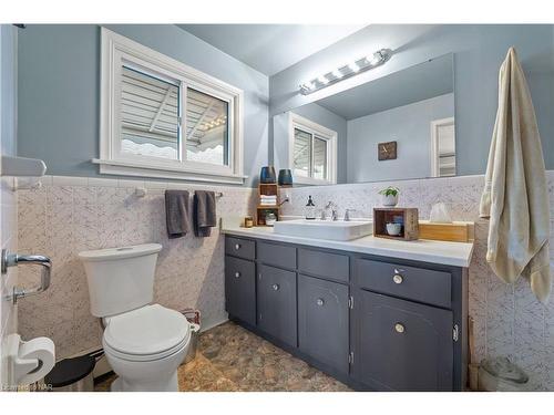 214 Bertie Street, Fort Erie, ON - Indoor Photo Showing Bathroom