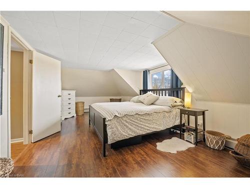 214 Bertie Street, Fort Erie, ON - Indoor Photo Showing Bedroom