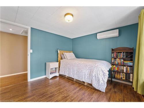214 Bertie Street, Fort Erie, ON - Indoor Photo Showing Bedroom