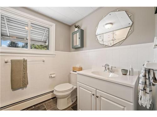 214 Bertie Street, Fort Erie, ON - Indoor Photo Showing Bathroom