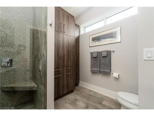 604-77 Yates Street, St. Catharines, ON - Indoor Photo Showing Bathroom