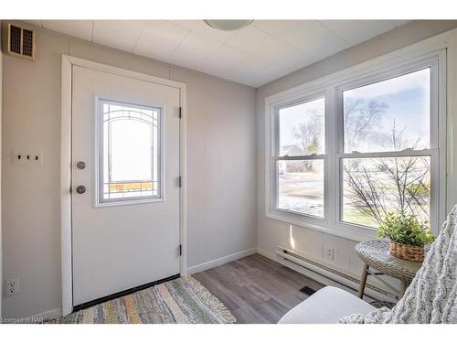 3766 Fairfield Avenue, Crystal Beach, ON - Indoor Photo Showing Other Room