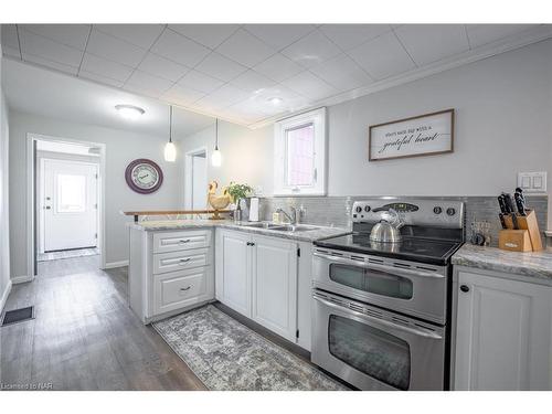 3766 Fairfield Avenue, Crystal Beach, ON - Indoor Photo Showing Kitchen
