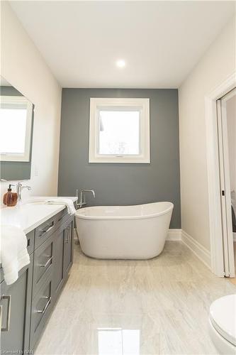 3137 Poplar Avenue, Ridgeway, ON - Indoor Photo Showing Bathroom