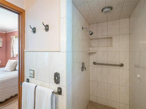 360 Clarence Street, Port Colborne, ON - Indoor Photo Showing Bathroom