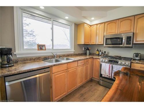 3818 Elm St Street, Port Colborne, ON - Indoor Photo Showing Kitchen With Double Sink