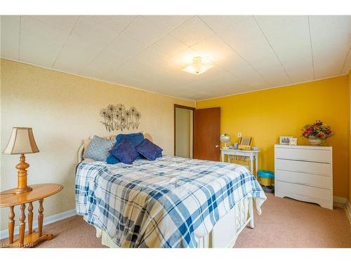 4680 Bowen Road, Fort Erie, ON - Indoor Photo Showing Bedroom