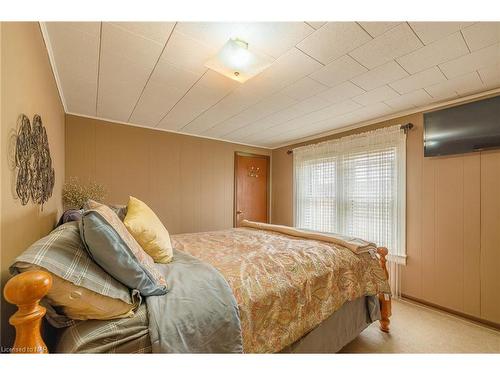 4680 Bowen Road, Fort Erie, ON - Indoor Photo Showing Bedroom
