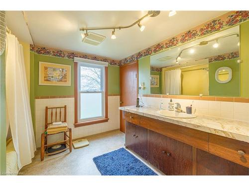 4680 Bowen Road, Fort Erie, ON - Indoor Photo Showing Bathroom
