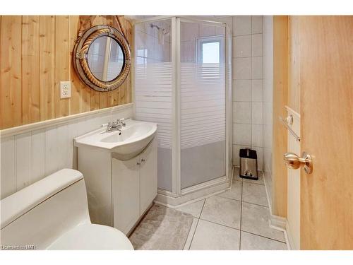 97 Lincoln Road E, Fort Erie, ON - Indoor Photo Showing Bathroom