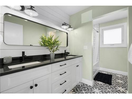 21 Lena Crescent, Port Colborne, ON - Indoor Photo Showing Bathroom