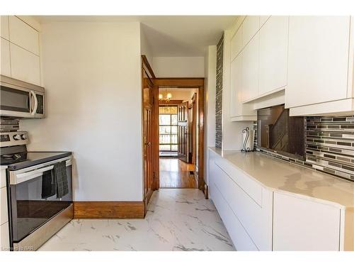 220 Chippawa Road, Port Colborne, ON - Indoor Photo Showing Kitchen