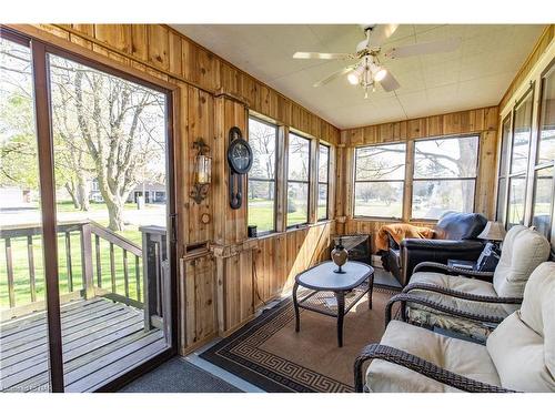 220 Chippawa Road, Port Colborne, ON - Indoor Photo Showing Living Room