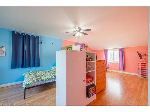 5222 Old Garrison Road, Fort Erie, ON - Indoor Photo Showing Bedroom