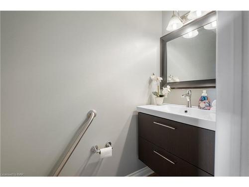 29-8136 Coventry Road, Niagara Falls, ON - Indoor Photo Showing Bathroom