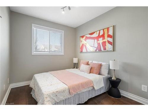 29-8136 Coventry Road, Niagara Falls, ON - Indoor Photo Showing Bedroom