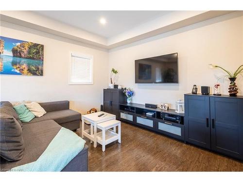 459 Silverwood Avenue, Welland, ON - Indoor Photo Showing Living Room