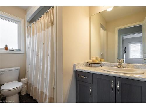 459 Silverwood Avenue, Welland, ON - Indoor Photo Showing Bathroom