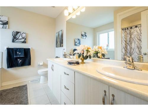 459 Silverwood Avenue, Welland, ON - Indoor Photo Showing Bathroom