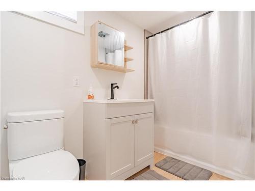 5700 Sunnylea Crescent, Niagara Falls, ON - Indoor Photo Showing Bathroom