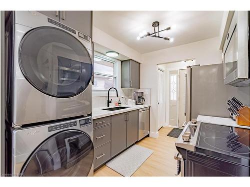 5700 Sunnylea Crescent, Niagara Falls, ON - Indoor Photo Showing Laundry Room