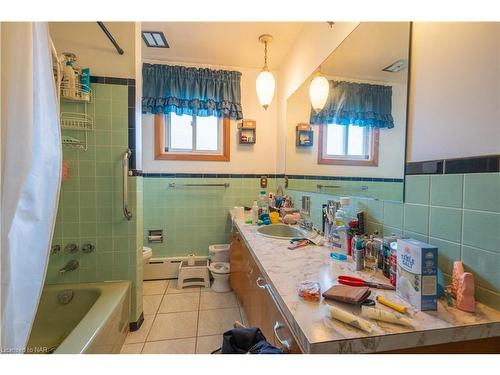 190 Christmas Street, Port Colborne, ON - Indoor Photo Showing Bathroom