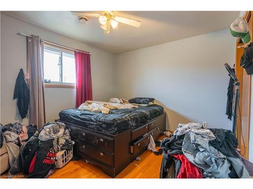 190 Christmas Street, Port Colborne, ON - Indoor Photo Showing Bedroom