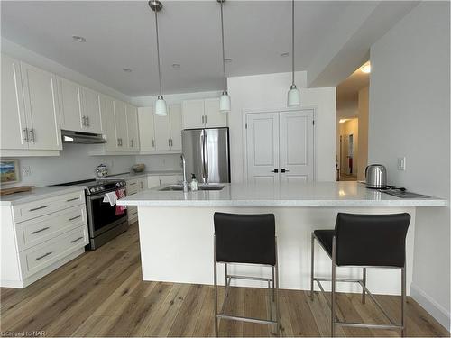 78 Beachwalk Crescent, Crystal Beach, ON - Indoor Photo Showing Kitchen With Upgraded Kitchen