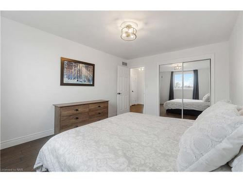 14 Rannie Court, Thorold, ON - Indoor Photo Showing Bedroom