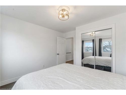14 Rannie Court, Thorold, ON - Indoor Photo Showing Bedroom
