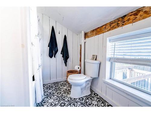 2539 Airline St Street, Fort Erie, ON - Indoor Photo Showing Bathroom