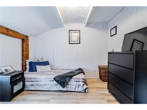 2539 Airline St Street, Fort Erie, ON - Indoor Photo Showing Bedroom
