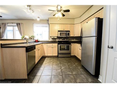 3947 Lower Coach Road, Stevensville, ON - Indoor Photo Showing Kitchen