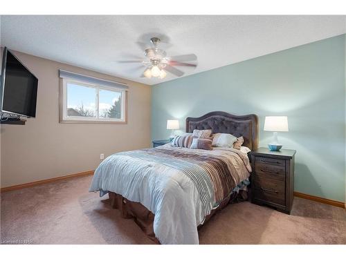112 Larchwood Circle, Welland, ON - Indoor Photo Showing Bedroom